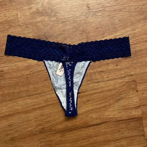 Victoria’s Secret snowflake thong - Picture 3 of 3